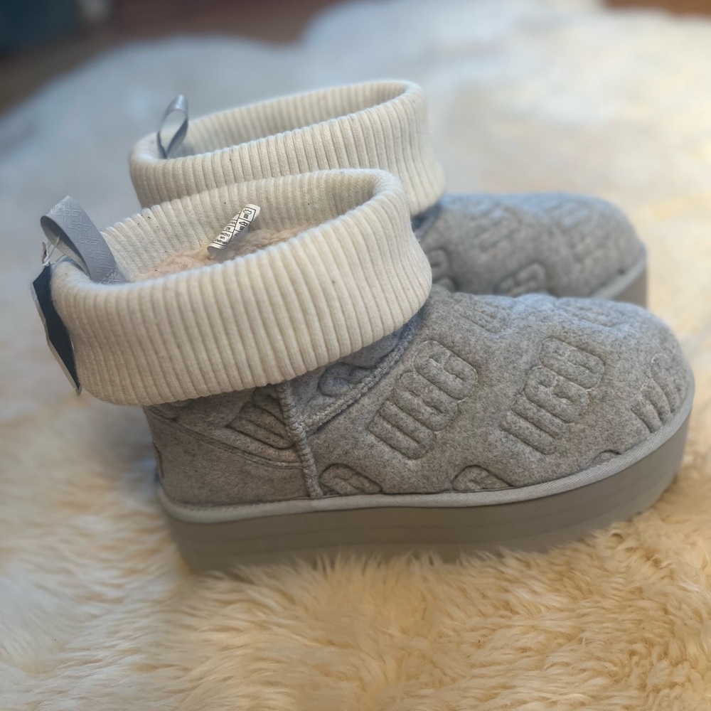 UGG Women's Gray and Cream Ankle Boots
